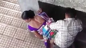 பசித்த பசுக்கள் உண்கின்றன